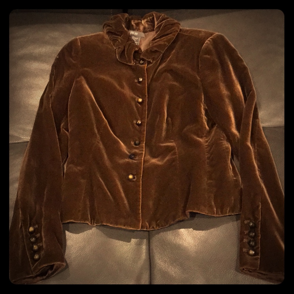 Ruffled Neckline Velvet Blazer